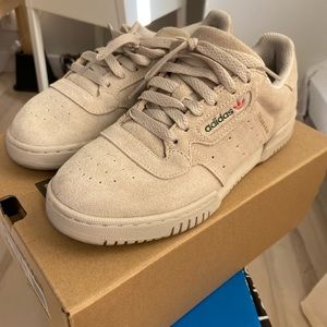 Yeezy powerhouse, simple brown.